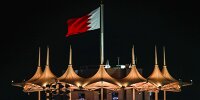 Blick ins Formel-1-Fahrerlager beim Grand Prix von Bahrain mit Staatsflagge