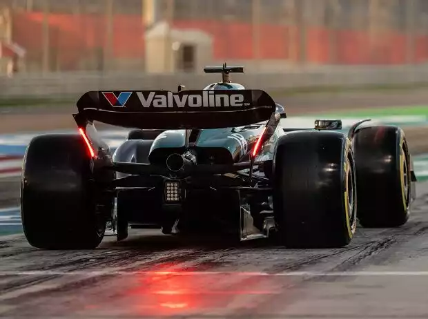 Lance Stroll (Aston Martin AMR24) bei den Formel-1-Testfahrten in Bahrain 2024 Titel-Bild zur News: Lance Stroll (Aston Martin AMR24) bei den Formel-1-Testfahrten in Bahrain 2024