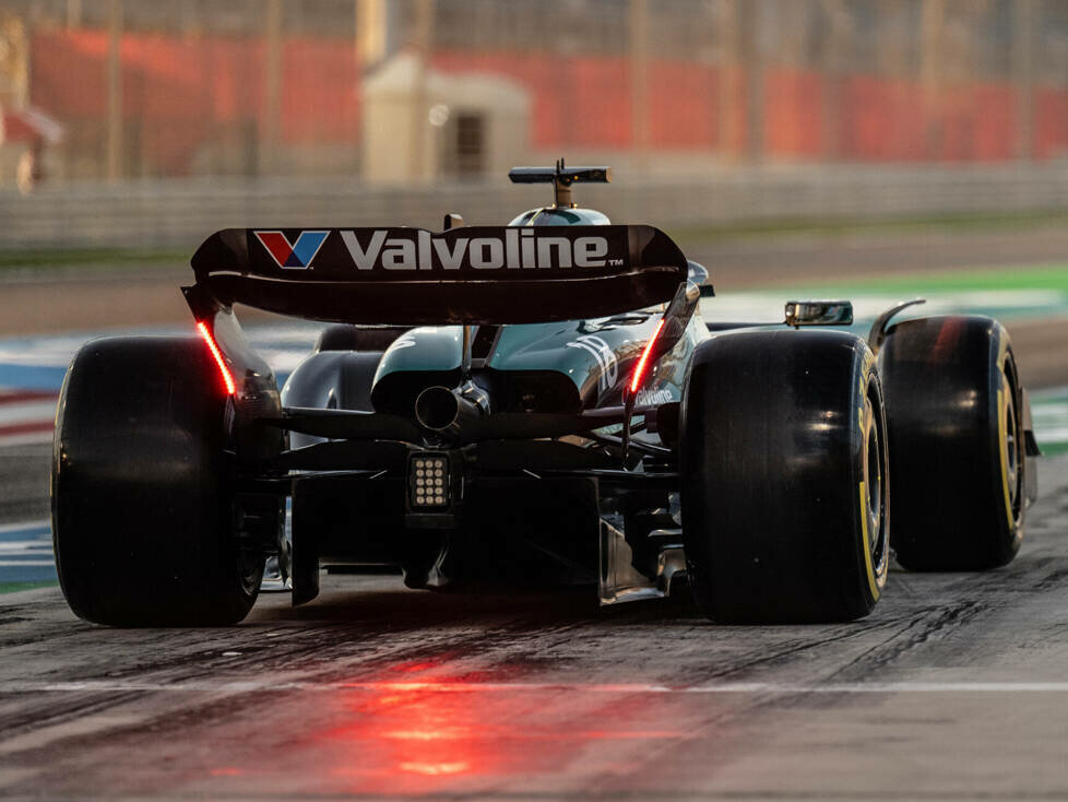 Lance Stroll (Aston Martin AMR24) bei den Formel-1-Testfahrten in Bahrain 2024