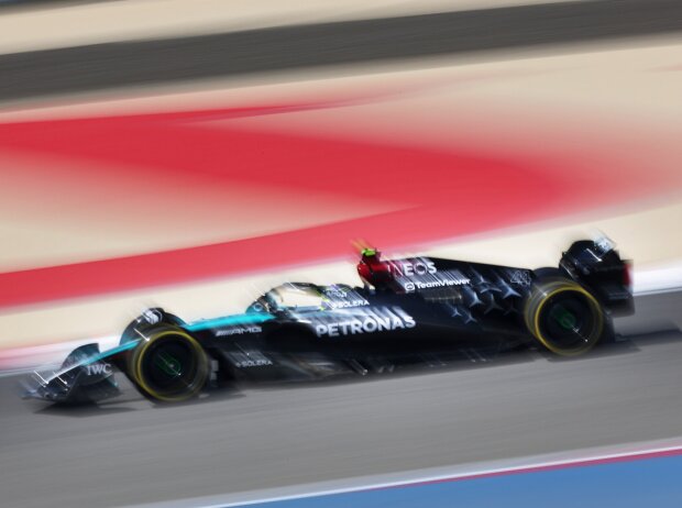 Titel-Bild zur News: George Russell (Mercedes W15) bei den Formel-1-Testfahrten in Bahrain 2024