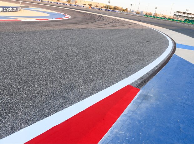 Titel-Bild zur News: Drainage auf der Formel-1-Strecke in Bahrain