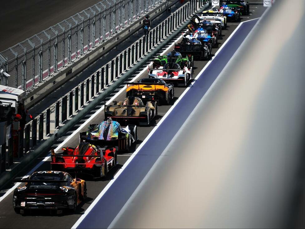WEC-Prolog Katar 2024, Fahrzeugschlang, Gruppenfoto
