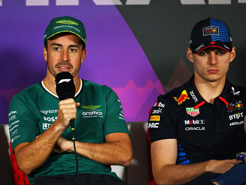 Fernando Alonso und Max Verstappen bei der Formel-1-Pressekonferenz in Bahrain