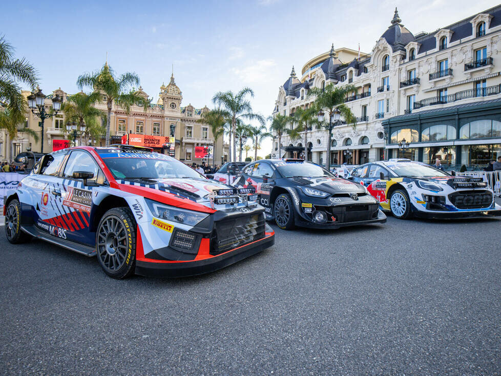 Gruppenfoto: Rally1-Autos von Hyundai, Toyota, M-Sport-Ford für die WRC-Saison 2024