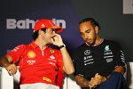Carlos Sainz (Ferrari) und Lewis Hamilton (Mercedes) 