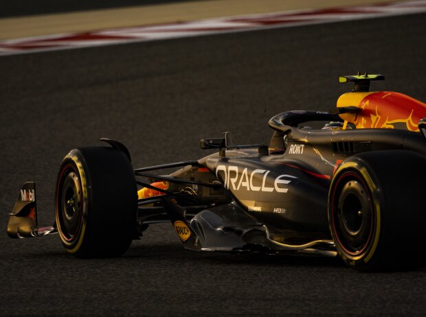 Titel-Bild zur News: Sergio Perez (Red Bull RB20) bei den Formel-1-Testfahrten in Bahrain 2024