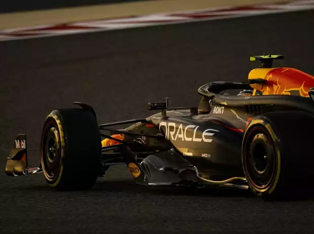 Sergio Perez (Red Bull RB20) bei den Formel-1-Testfahrten in Bahrain 2024 Titel-Bild zur News: Sergio Perez (Red Bull RB20) bei den Formel-1-Testfahrten in Bahrain 2024