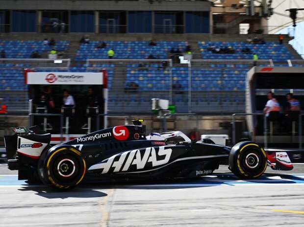 Titel-Bild zur News: Nico Hülkenberg im Haas VF-24 beim Formel-1-Training in Bahrain 2024