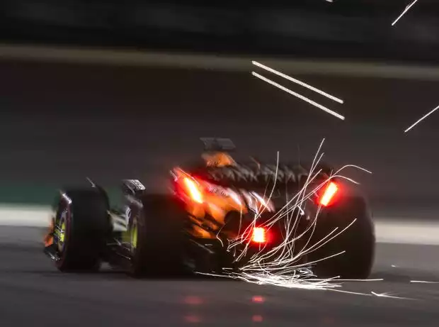 Oscar Piastri (McLaren MCL38) beim Formel-1-Training in Bahrain 2024 Titel-Bild zur News: Oscar Piastri (McLaren MCL38) beim Formel-1-Training in Bahrain 2024