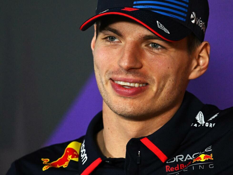 Formel-1-Fahrer Max Verstappen in der Pressekonferenz vor dem Saisonauftakt 2024 in Bahrain