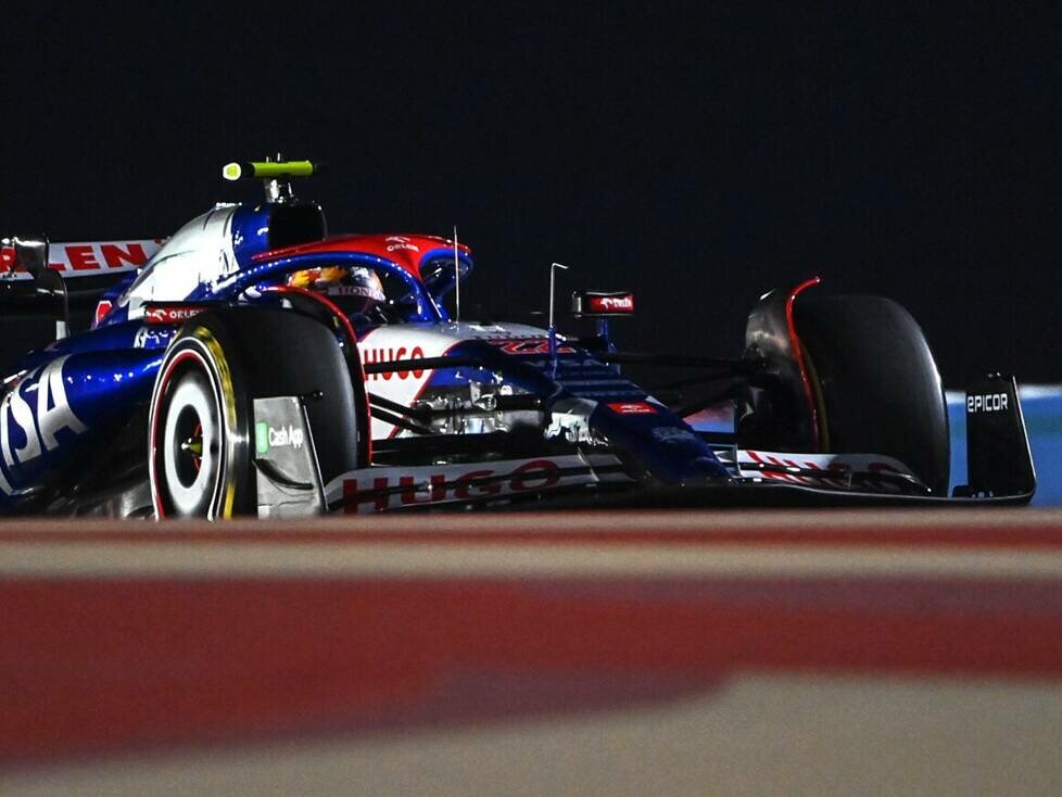 Yuki Tsunoda im Racing Bulls VCARB 01 beim Formel-1-Auftakt 2024 in Bahrain