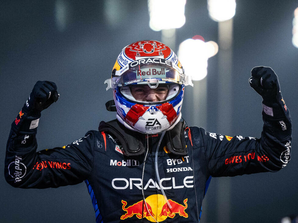 Max Verstappen (Red Bull) jubelt über den Sieg beim Formel-1-Rennen in Bahrain 2024