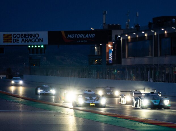 Titel-Bild zur News: Das erste PTWS-Rennen in Aragon fand bei Dunkelheit statt