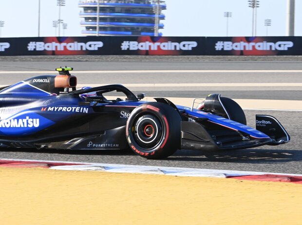 Titel-Bild zur News: Logan Sargeant im Williams FW46 beim Formel-1-Auftakt 2024 in Bahrain