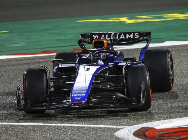 Titel-Bild zur News: Alexander Albon (Williams FW46) beim Formel-1-Rennen in Bahrain 2024
