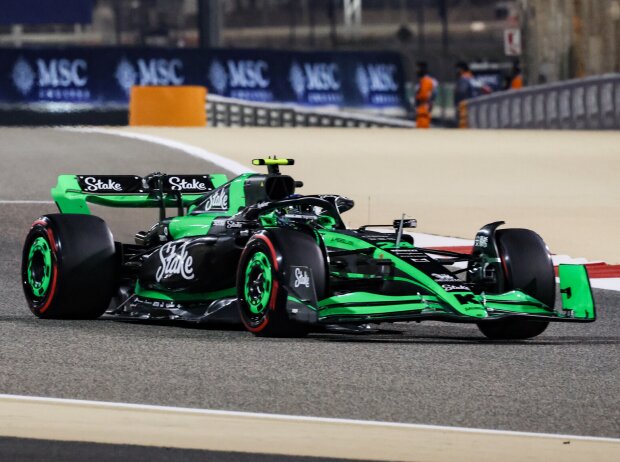 Titel-Bild zur News: Guanyu Zhou (Sauber C44) beim Formel-1-Rennen in Bahrain 2024