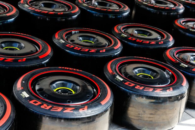 ~Pirelli-Reifen mit Felgen~ ~Pirelli-Reifen mit Felgen~