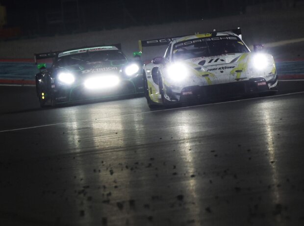 Der Aston Martin hing dem Manthey-Posche dicht im Nacken Der Aston Martin hing dem Manthey-Posche dicht im Nacken