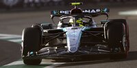 Lewis Hamilton im Mercedes W15 in den schnellen Formel-1-Schikanen in Dschidda 2024