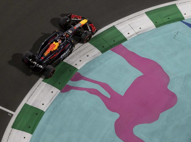 Titel-Bild zur News: Max Verstappen (Red Bull RB20) im Training zum Formel-1-Rennen in Saudi-Arabien 2024