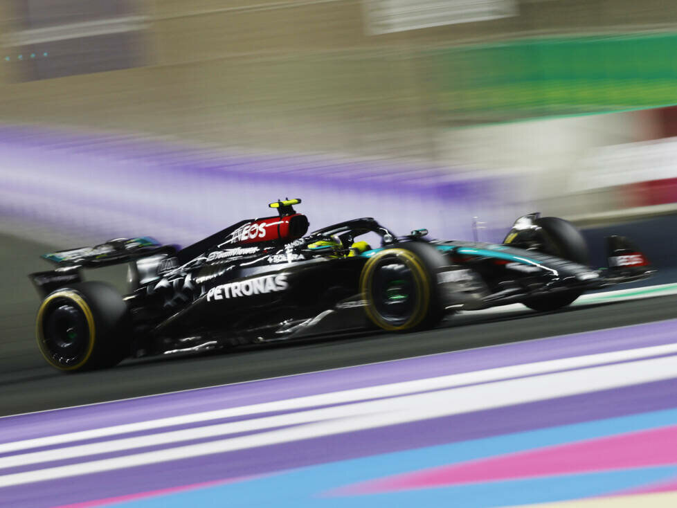 Lewis Hamilton (Mercedes W15) im Training zum Formel-1-Rennen in Saudi-Arabien 2024