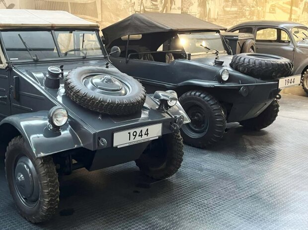 Der Kübelwagen (Typ 82) und der Schwimmwagen (Typ 166) Der Kübelwagen (Typ 82) und der Schwimmwagen (Typ 166)