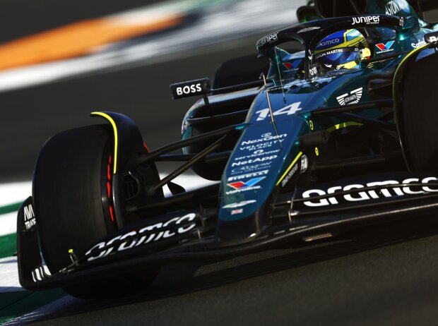Fernando Alonso im Aston Martin AMR24 beim Formel-1-Training in Dschidda 2024 Fernando Alonso im Aston Martin AMR24 beim Formel-1-Training in Dschidda 2024