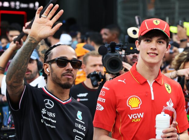 Titel-Bild zur News: Formel-1-Rekordsieger Lewis Hamilton mit Ferrari-Nachwuchsfahrer Oliver Bearman