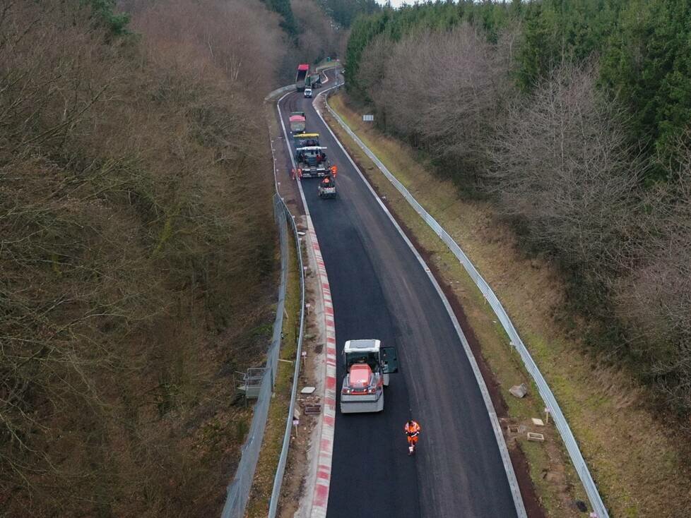 Bauarbeiten im Bereich Fuchsröhre auf der Nürburgring-Nordschleife im Winter 2023/24