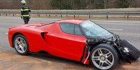 Ferrari Enzo nach dem Unfall auf der Autobahn