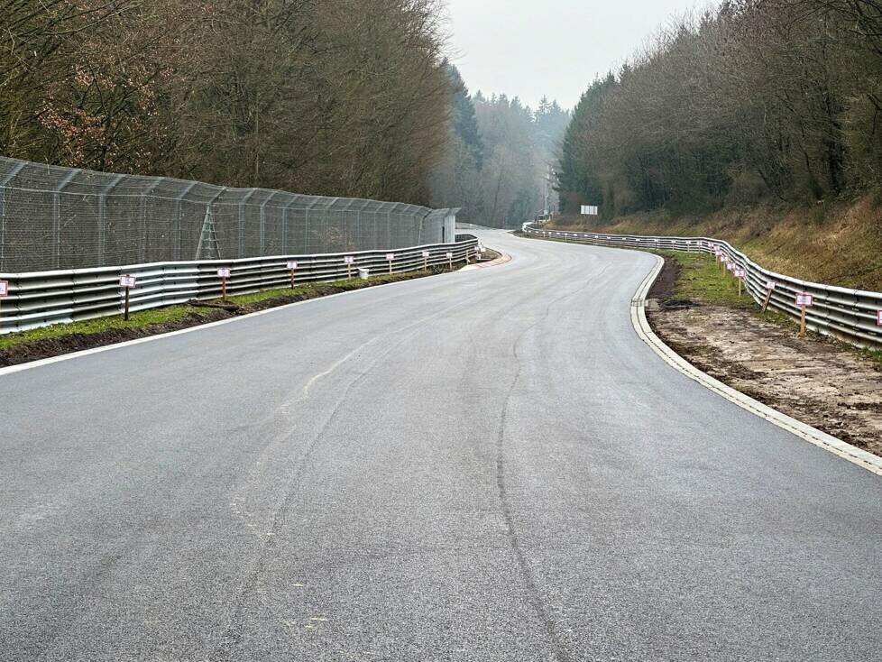 Nürburgring-Nordschleife, frisch ashphaltierte Fuchsröhre