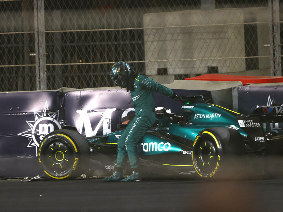 Lance Stroll (Aston Martin AMR24) verunfallt beim Formel-1-Rennen in Saudi-Arabien 2024