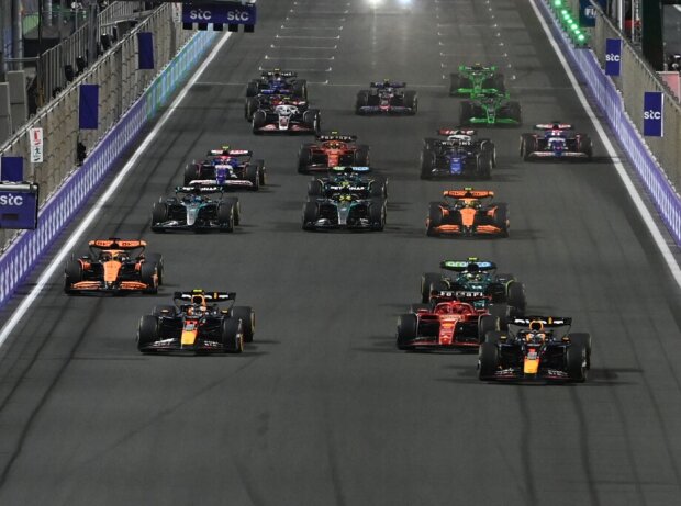 Titel-Bild zur News: Formel-1-Start zum Grand Prix von Saudi-Arabien 2024 in Dschidda