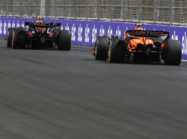 Titel-Bild zur News: Lando Norris im McLaren hinter Sergio Perez im Red Bull beim Formel-1-Rennen 2024 in Saudi-Arabien
