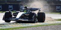 Lewis Hamilton im Mercedes W15 beim Ritt über den Randstein in Australien 2024