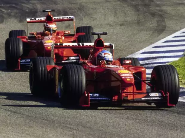 Mika Salo im Ferrari F399 vor Teamkollege Eddie Irvine in Hockenheim 1999 Titel-Bild zur News: Mika Salo im Ferrari F399 vor Teamkollege Eddie Irvine in Hockenheim 1999