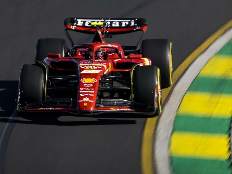 Carlos Sainz (Ferrari SF-24) im Training zum Formel-1-Rennen in Melbourne 2024