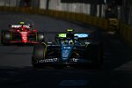 Fernando Alonso (Aston Martin) und Carlos Sainz (Ferrari) 