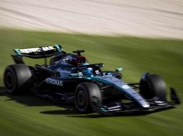 George Russell im Mercedes W15 bei einem Fahrfehler in Australien 2024