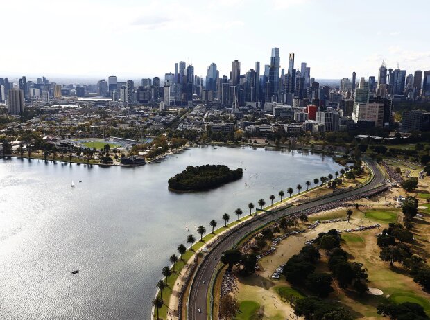 Titel-Bild zur News: Skyline von Melbourne und der Albert Park Circuit