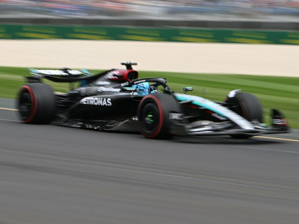 George Russell (Mercedes W15) beim Training zum Formel-1-Rennen in Australien 2024