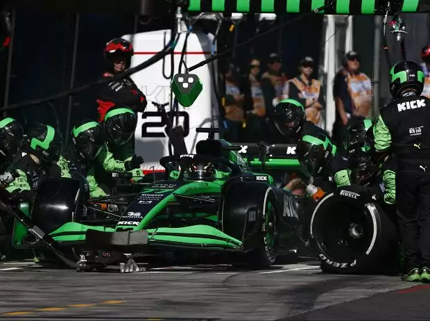 Valtteri Bottas im Sauber C44 beim Boxenstopp in Australien 2024 Titel-Bild zur News: Valtteri Bottas im Sauber C44 beim Boxenstopp in Australien 2024