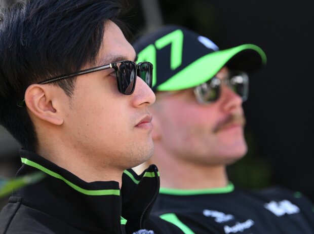 Ernste Mienen bei den Sauber-Fahrern Guanyu Zhou und Valtteri Bottas Ernste Mienen bei den Sauber-Fahrern Guanyu Zhou und Valtteri Bottas