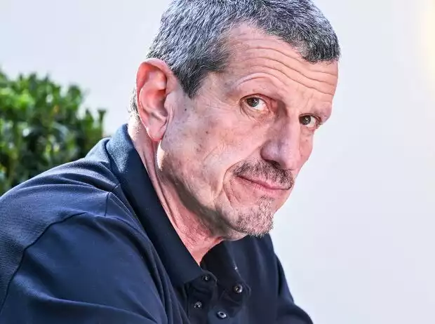 Der frühere Formel-1-Teamchef Günther Steiner im Fahrerlager Titel-Bild zur News: Der frühere Formel-1-Teamchef Günther Steiner im Fahrerlager