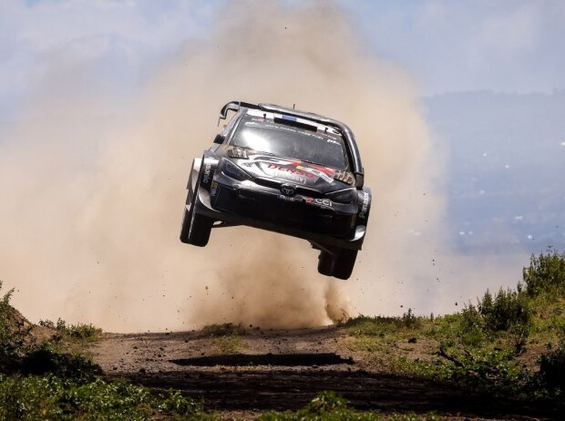 Titel-Bild zur News: Kalle Rovanperä führt nach dem Freitag die Safari-Rallye Kenia an