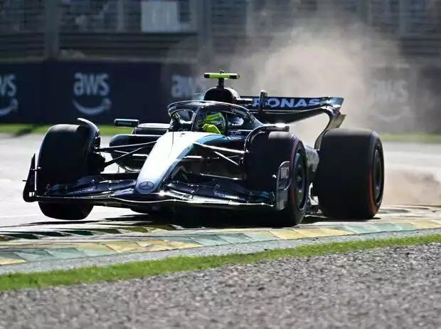 Lewis Hamilton kämpft mit seinem Mercedes W15 Titel-Bild zur News: Lewis Hamilton kämpft mit seinem Mercedes W15