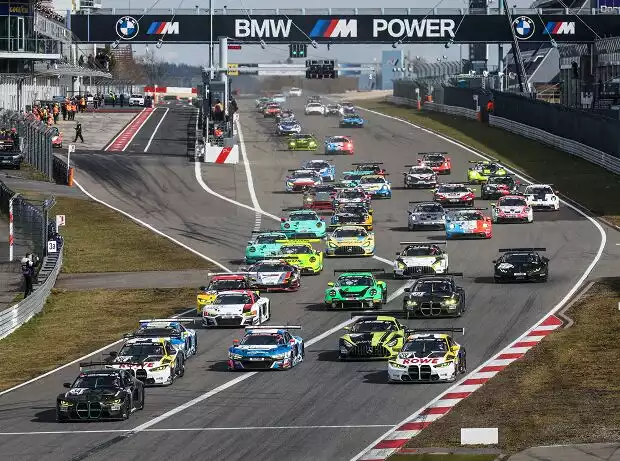 Start zu einem NLS-Rennen Titel-Bild zur News: Start zu einem NLS-Rennen