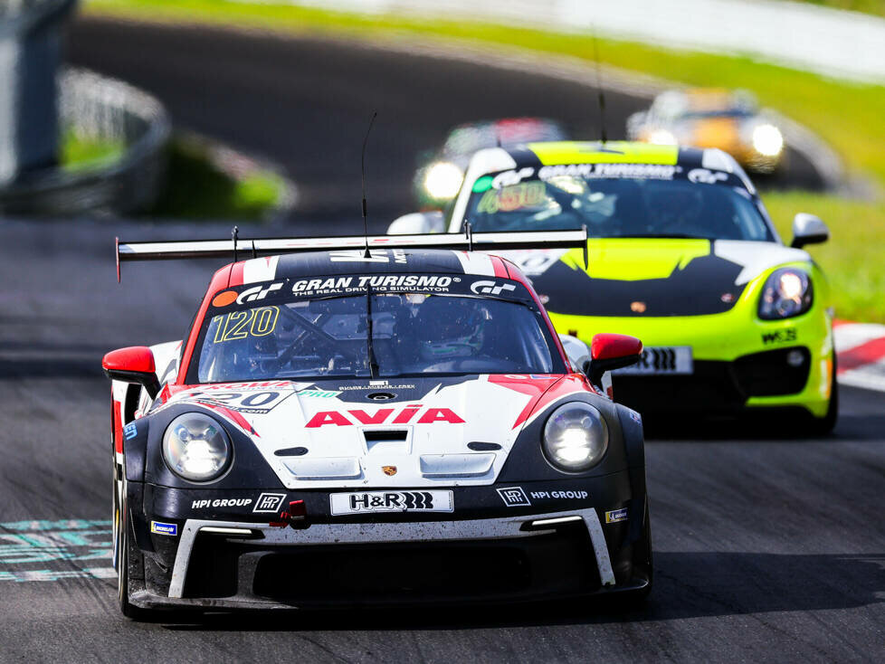 Rennfahrzeuge der NLS auf der Nürburgring-Nordschleife