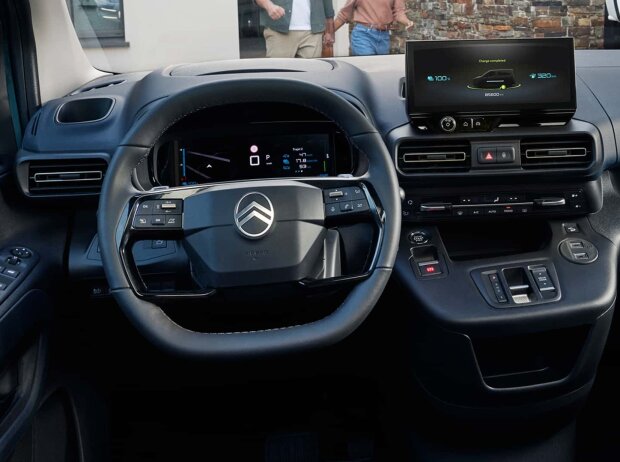 Cockpit des Citroen e-Berlingo (2024) Cockpit des Citroen e-Berlingo (2024)