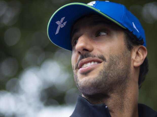 Titel-Bild zur News: Formel-1-Fahrer Daniel Ricciardo im Fahrerlager 2024